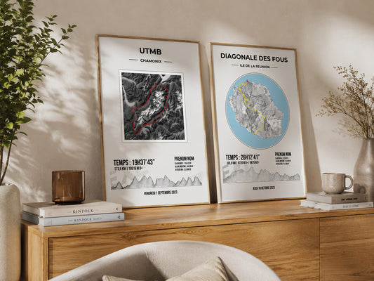 Deux affiches trail personnalisées UTMB et Diagonale des Fous encadrées sur meuble en bois, dans une ambiance intérieure sobre et naturelle.