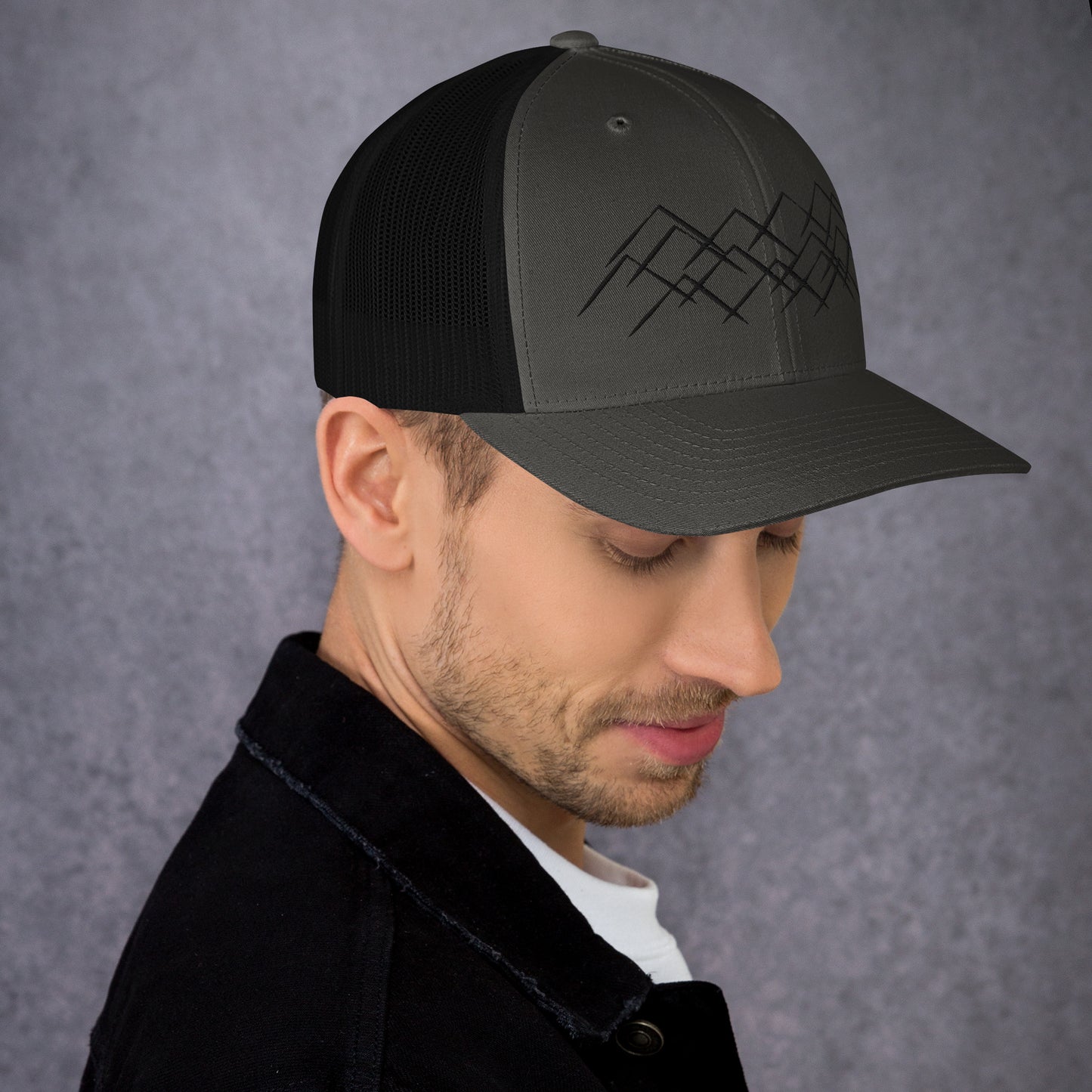 Accessoire outdoor Charcoal Black pour traileurs – Casquette brodée.