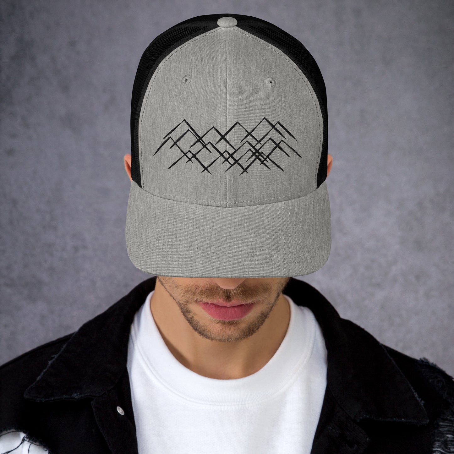 Casquette Trucker Heather/Black brodée Montagnes pour randonnée.