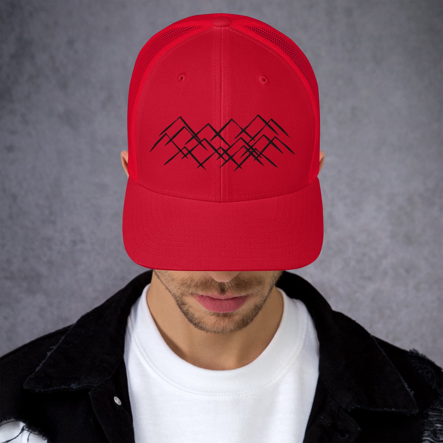 Casquette rouge brodée Montagnes pour randonnée en plein air.