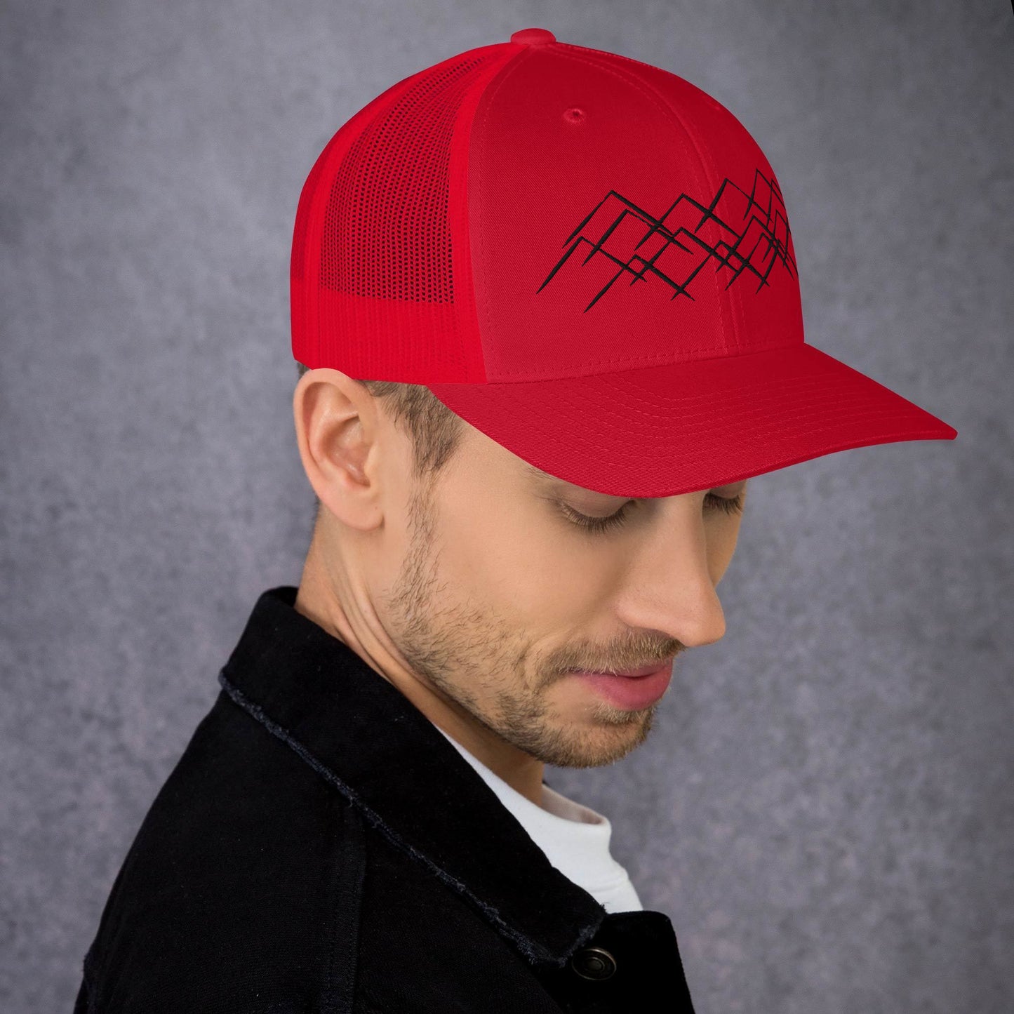 Casquette Trucker rouge avec design montagne pour aventuriers.