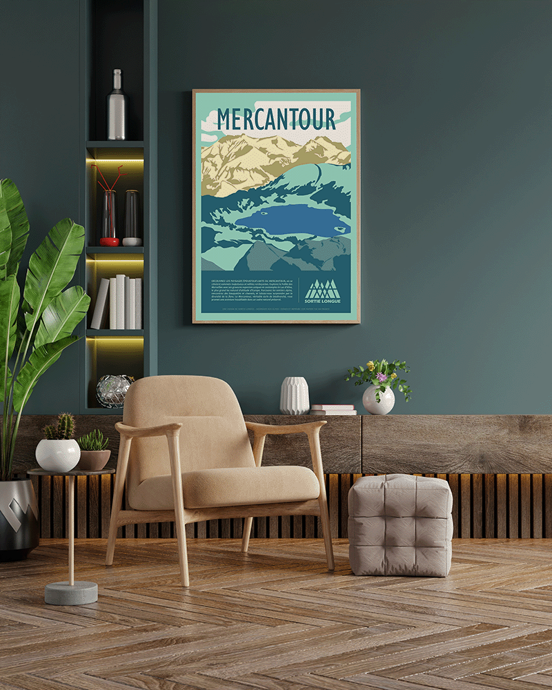 Affiche lac d’Allos (Mercantour) Sortie Longue accrochée dans une pièce avec parquet et chaises ; poster montagne pour décoration murale, idée cadeau à offrir à un randonneur.
