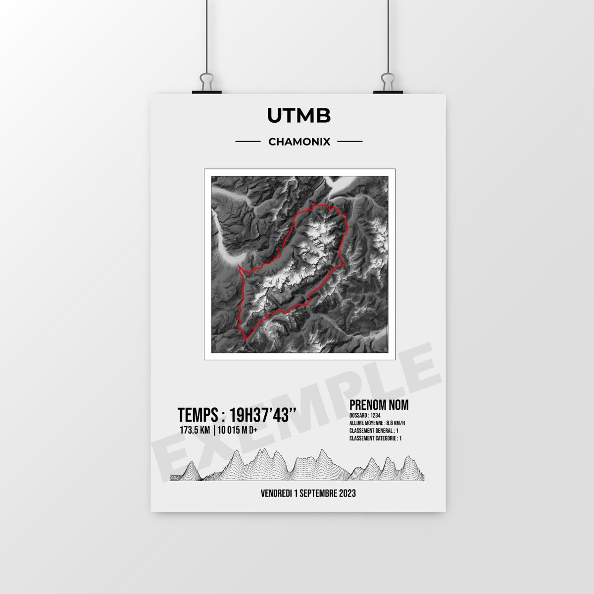 Affiche trail running personnalisée Sortie Longue suspendue : UTMB Chamonix, trace du parcours en rouge sur carte relief, temps de course et date ; décoration murale souvenir finisher, idée cadeau à offrir.