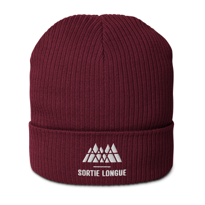 Bonnet tricoté Sortie Longue coloris burgundy photographié en studio, coton biologique et logo brodé visibles.