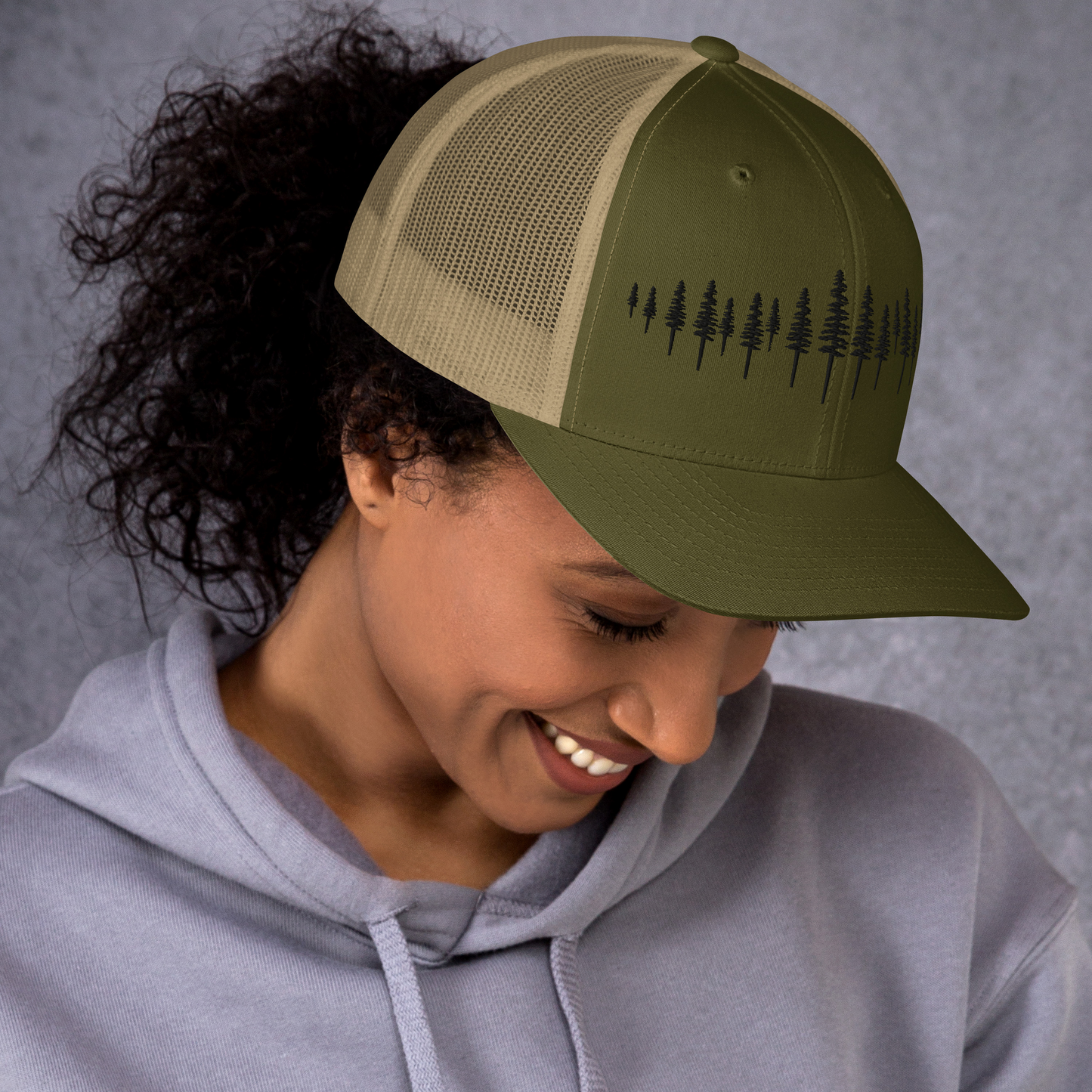 Casquette Trucker vert kaki brodée Forêt de Sapins pour sorties en nature.