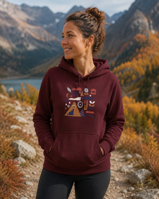 Sweat à capuche bordeaux Nature & Dénivelé Sortie Longue porté par une femme en montagne