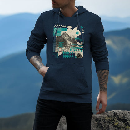 Sweat à capuche unisexe Sortie Longue porté en extérieur en montagne, visuel central « Repère » mêlant relief photographique et formes graphiques abstraites. Photo lifestyle nature.