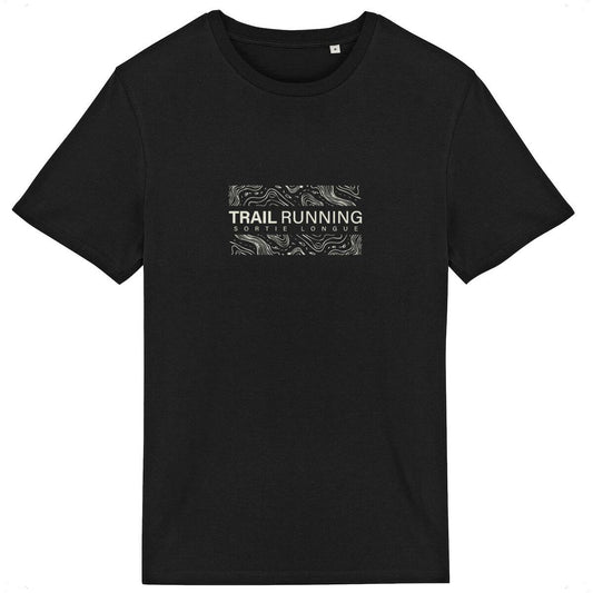 Vue de face t-shirt noir, design Trail Running Sortie Longue avec fragments de carte topo.