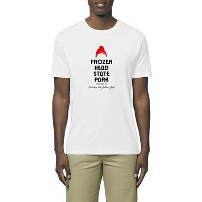 Modèle portant le t-shirt Sortie Longue blanc, vue de face, design Frozen Head State Park centré, bonnet rouge; t-shirt unisexe trail.