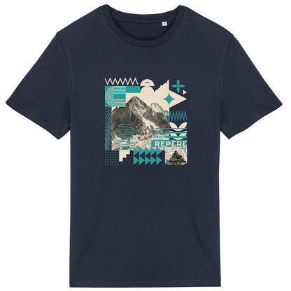 T-shirt unisexe Sortie Longue bleu marine présenté à plat, motif graphique central inspiré du relief, de l’orientation et des signes cartographiques.