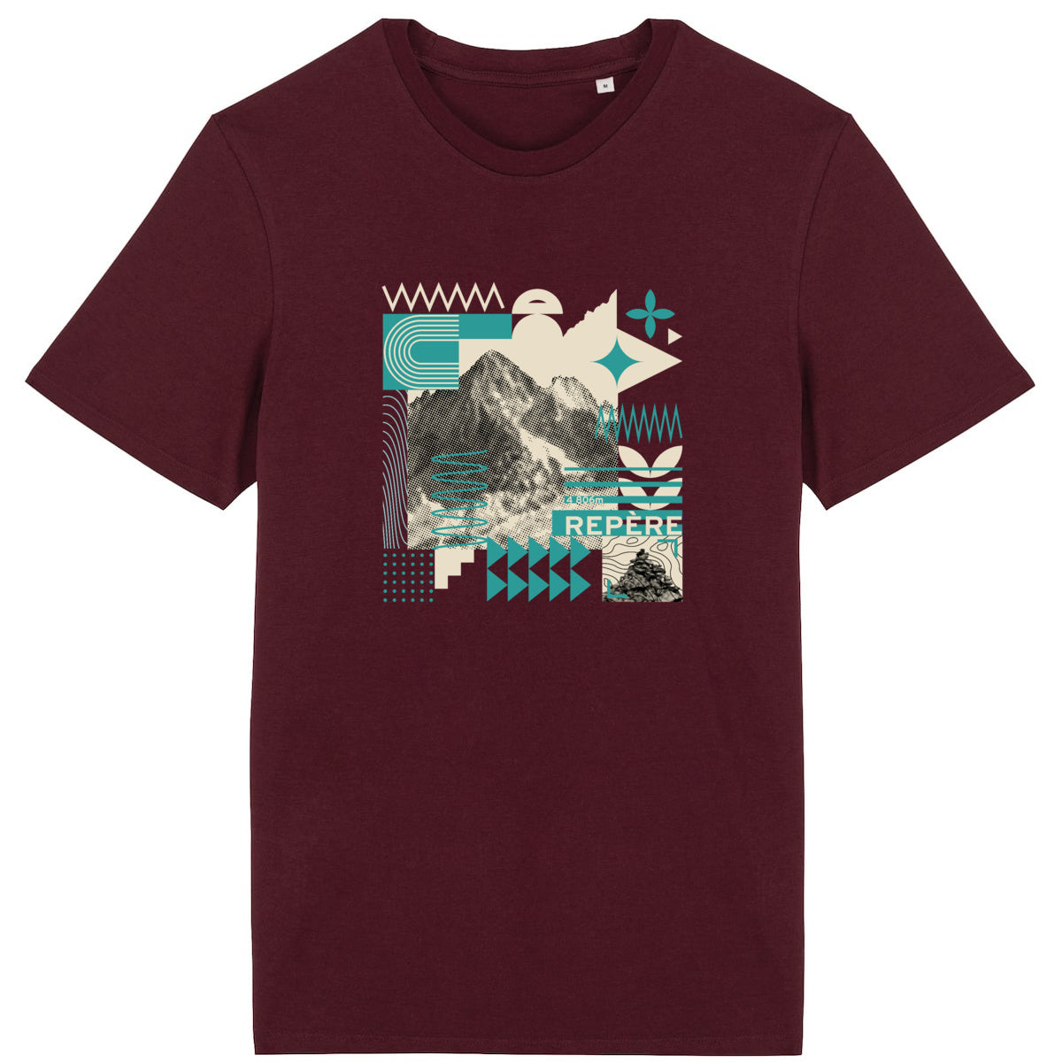 T-shirt unisexe Sortie Longue bordeaux présenté à plat, motif central mêlant photographie de montagne et formes abstraites. Illustration graphique calme.