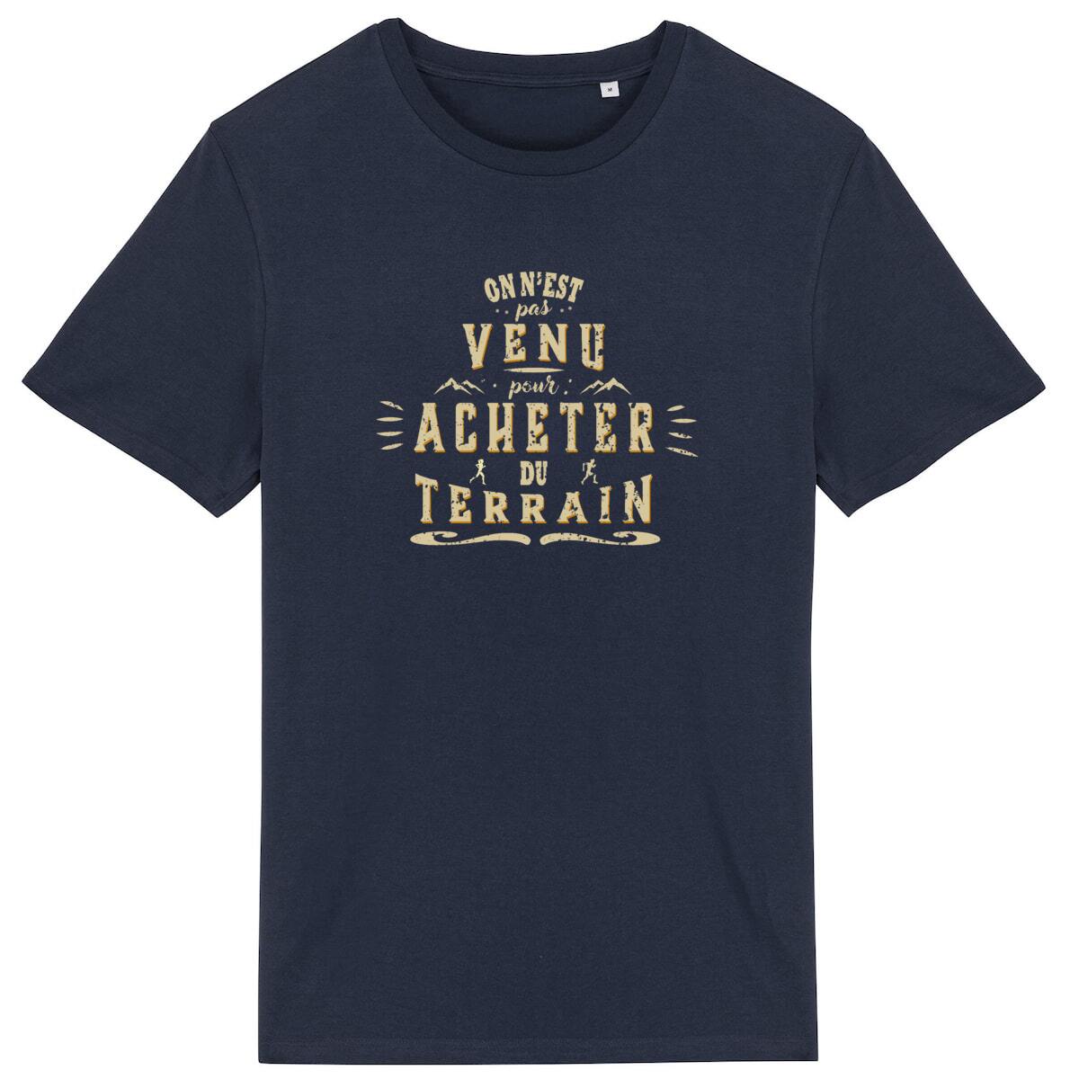 Vue de face t-shirt bleu marine, texte acheter du terrain centré, composition compacte.