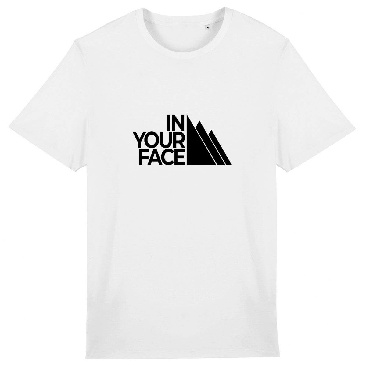 T-shirt Sortie Longue blanc, vue de face, impression « In Your Face » sur montagne stylisée, style minimal; t-shirt pour ville et dehors.