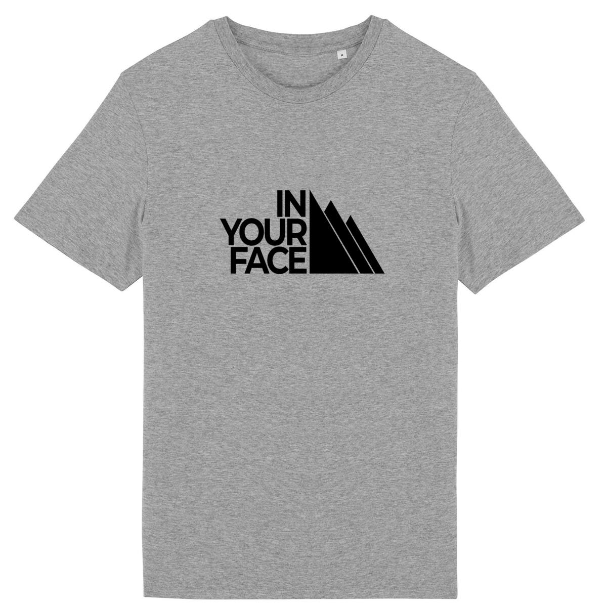 Vue de face t-shirt gris chiné, design In Your Face centré, emblème montagne en style minimal.