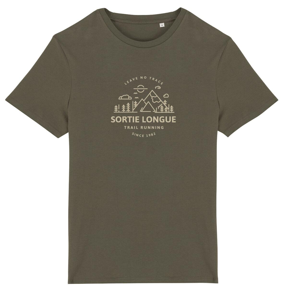 T-shirt unisexe Sortie Longue kaki, vue de face sur fond clair, impression insigne « Leave No Trace » au centre, montagne et forêt stylisées; t-shirt pour marche, trail running et dehors.