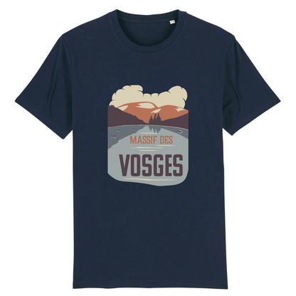 T-shirt Sortie Longue bleu marine, vue de face, visuel Massif des Vosges Lac des Corbeaux, lac et crêtes, style affiche; t-shirt pour marche, randonnée et trajets.