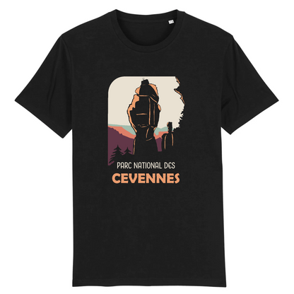 T-shirt Sortie Longue noir, vue de face, impression Parc national des Cévennes centrée, roches du Vase de Chine / Vase de Sèvres; t-shirt pour marche et déplacements.