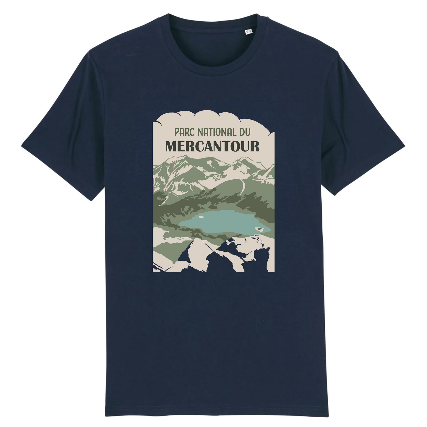 Vue de face t-shirt bleu marine, design Mercantour centré, lac d’Allos en style affiche.